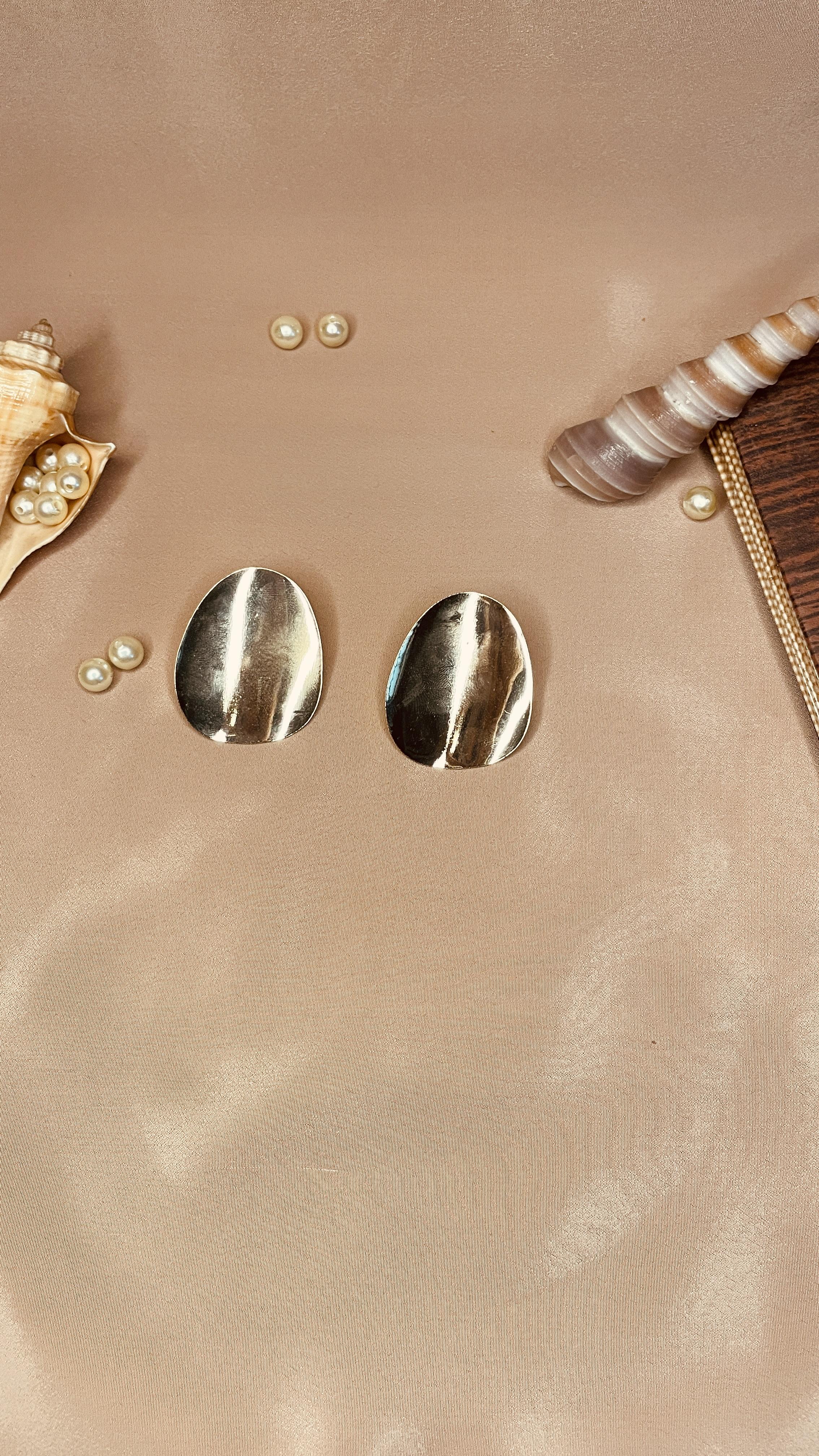 Luna Sheen – Sleek Oval Anti-Tarnish Stud Earrings