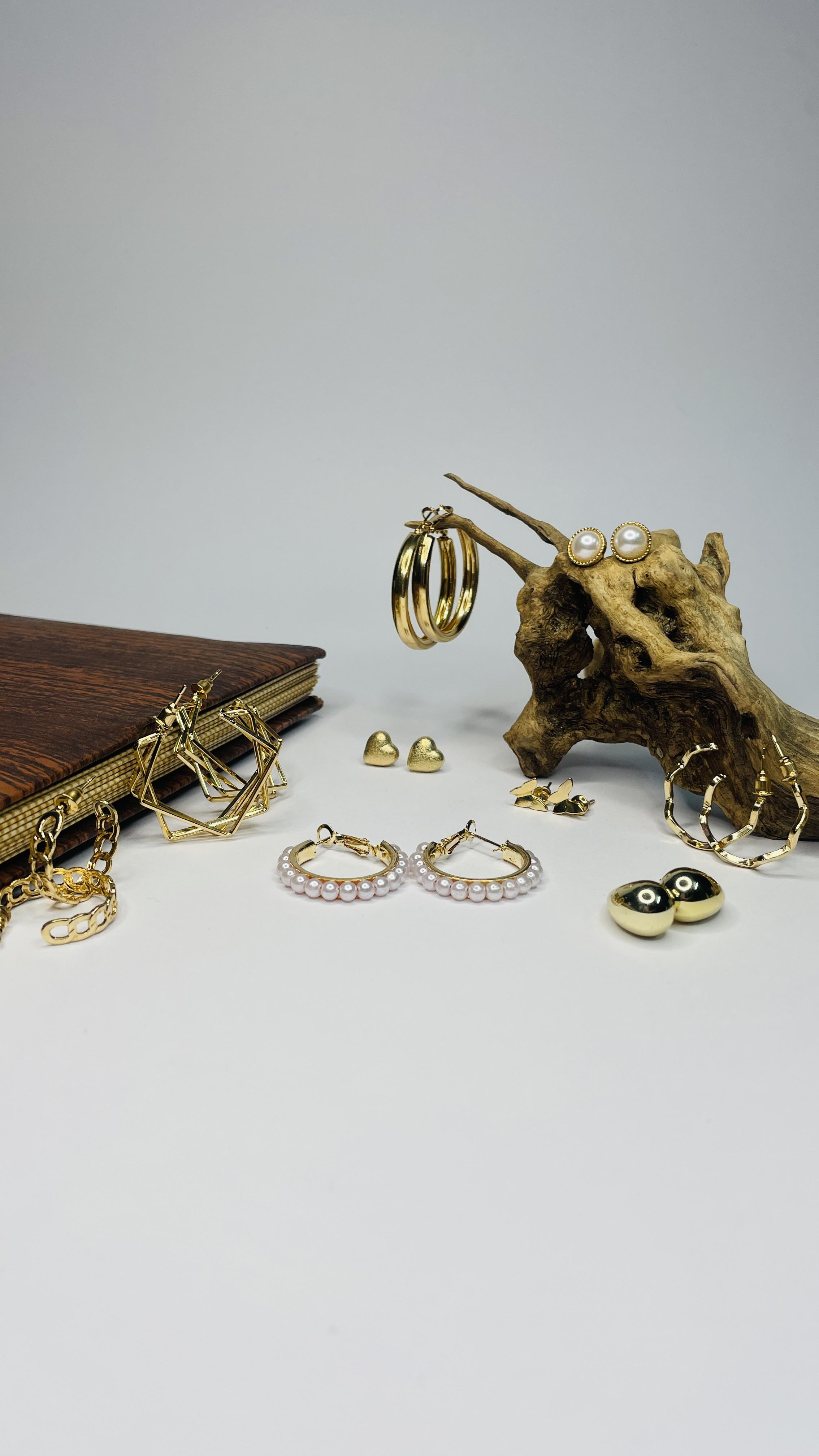 LuxeLoops – 9-in-1 Gold Plated Anti-Tarnish Earrings Set