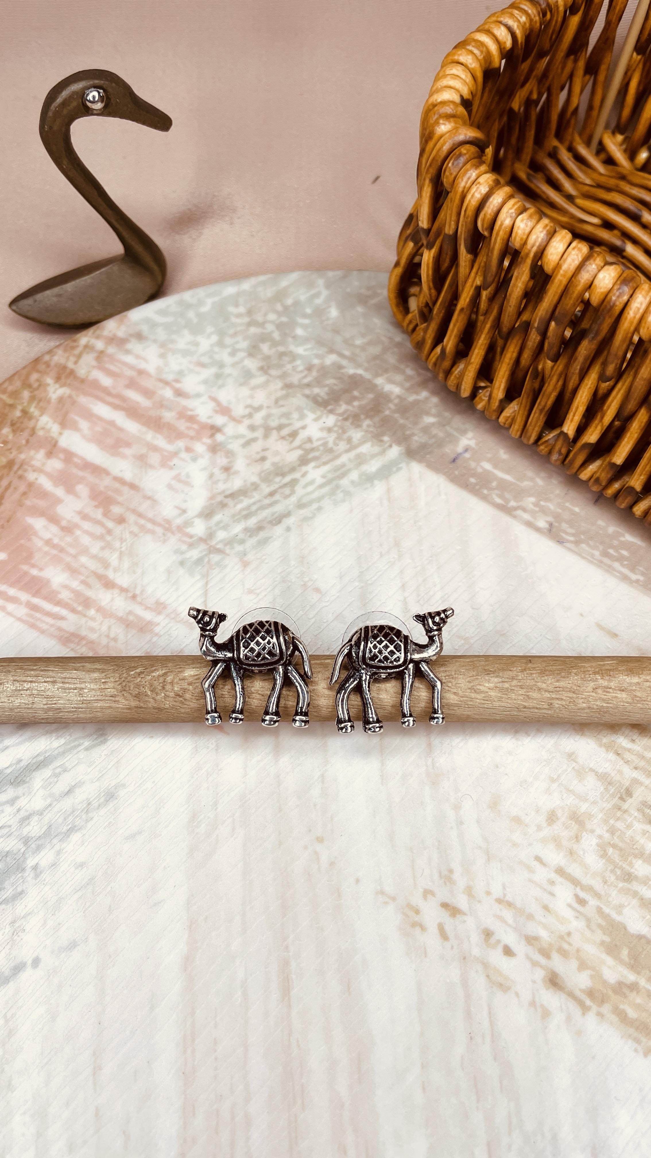 Camel Studs