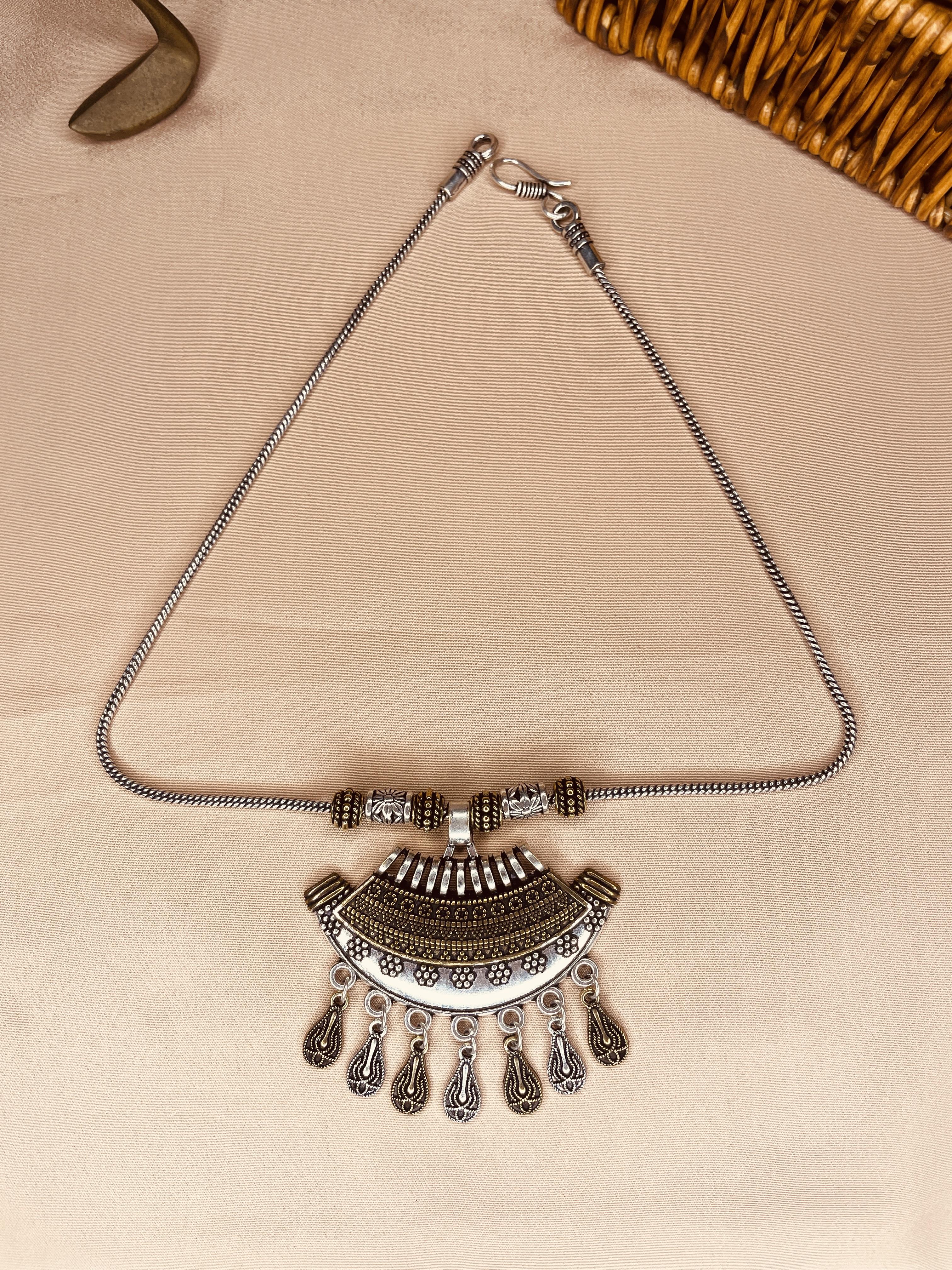Kashti Dual Tone Oxidised Chain Pendant