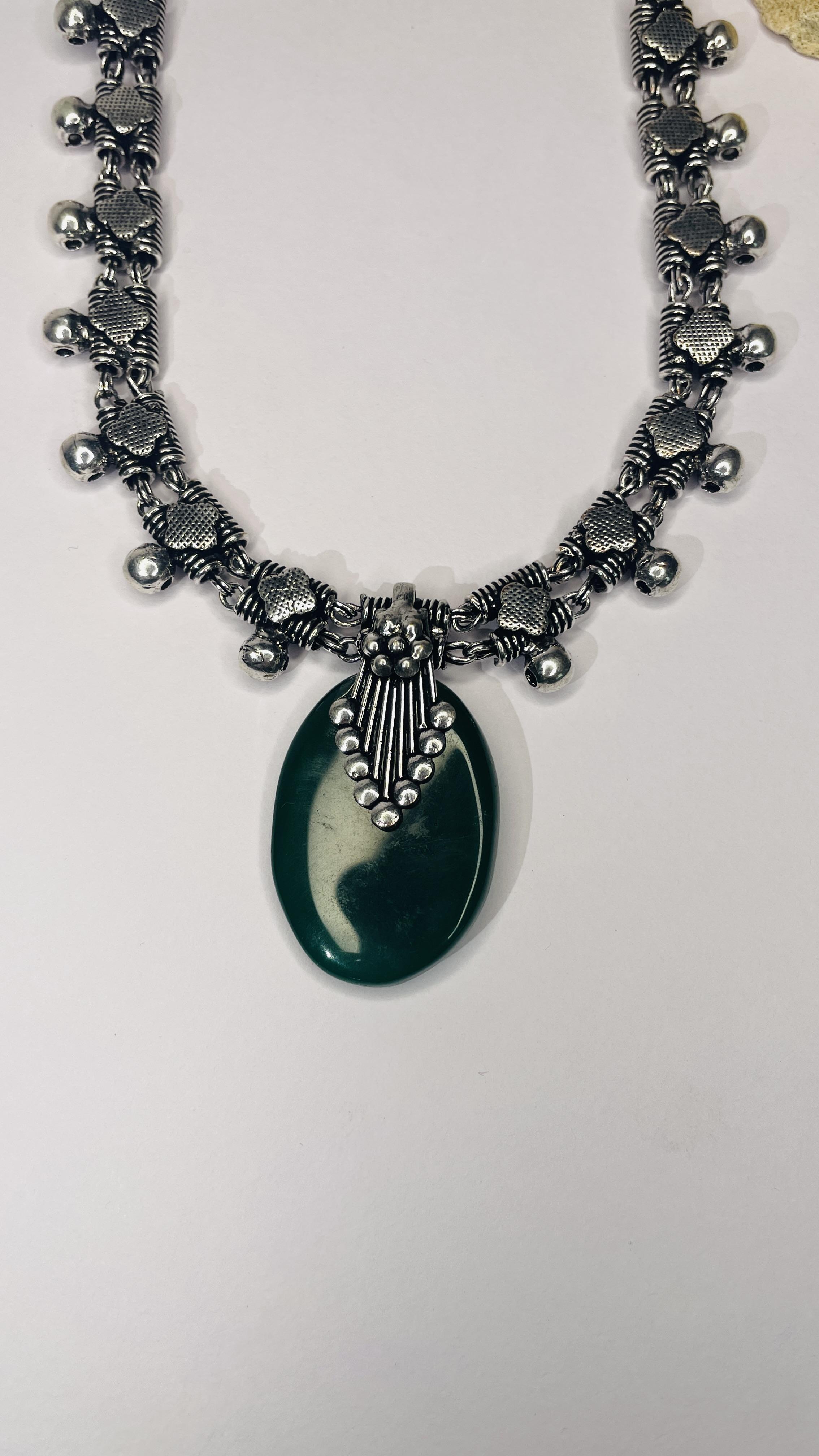 Nayra Antique Green Stone Silver Necklace Set